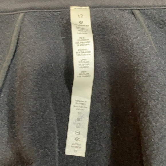 Lululemon Snuggle Up Jacket 12 Heathered Black Full Zip Close w/ Zipper Pockets - Picture 4 of 15